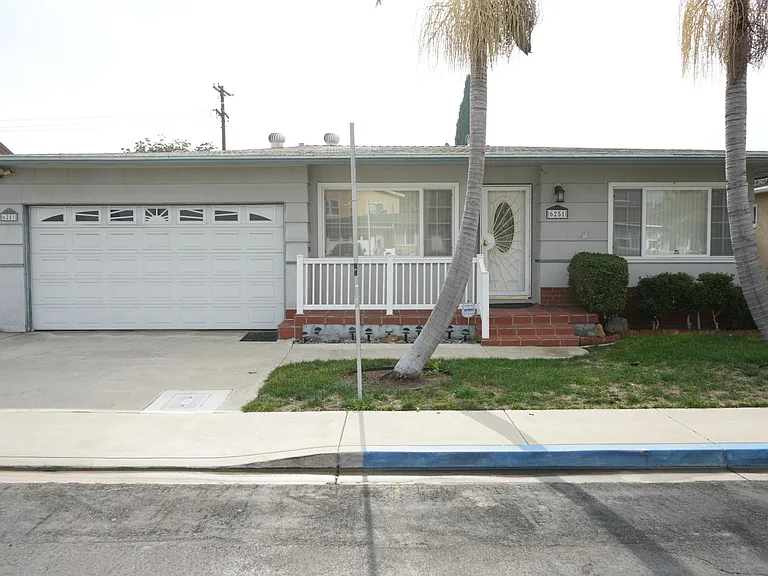 6251 Dorothy Dr — Photo 1