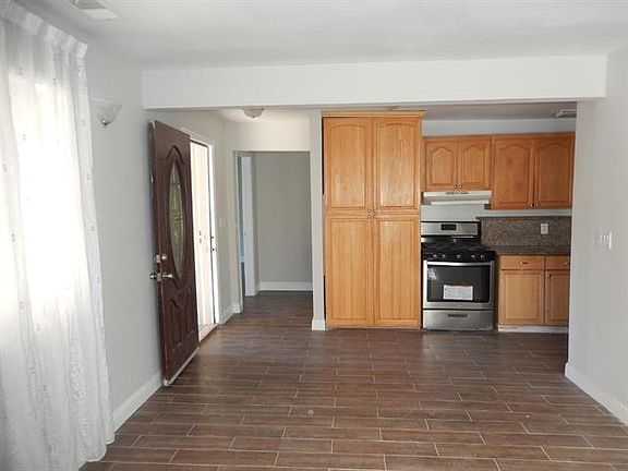 4th image of 1579 Michigan Ave