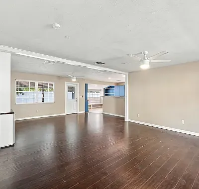 1201 E Chelsea St — Photo 8