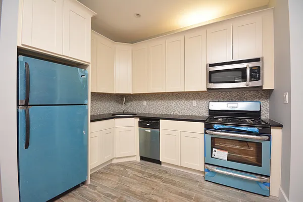 Rented by Clove Realty LLC | media 3