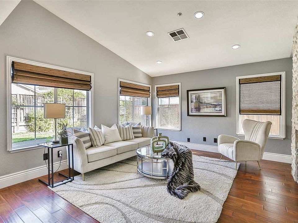 2nd image of 32692 Mirabella Dr