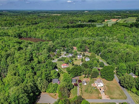 4th image of 128 McChardy Ct