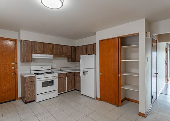 2nd image of 3014 W 59th St APT 1S