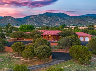 25 Toro Ln, Santa Fe, NM 87508