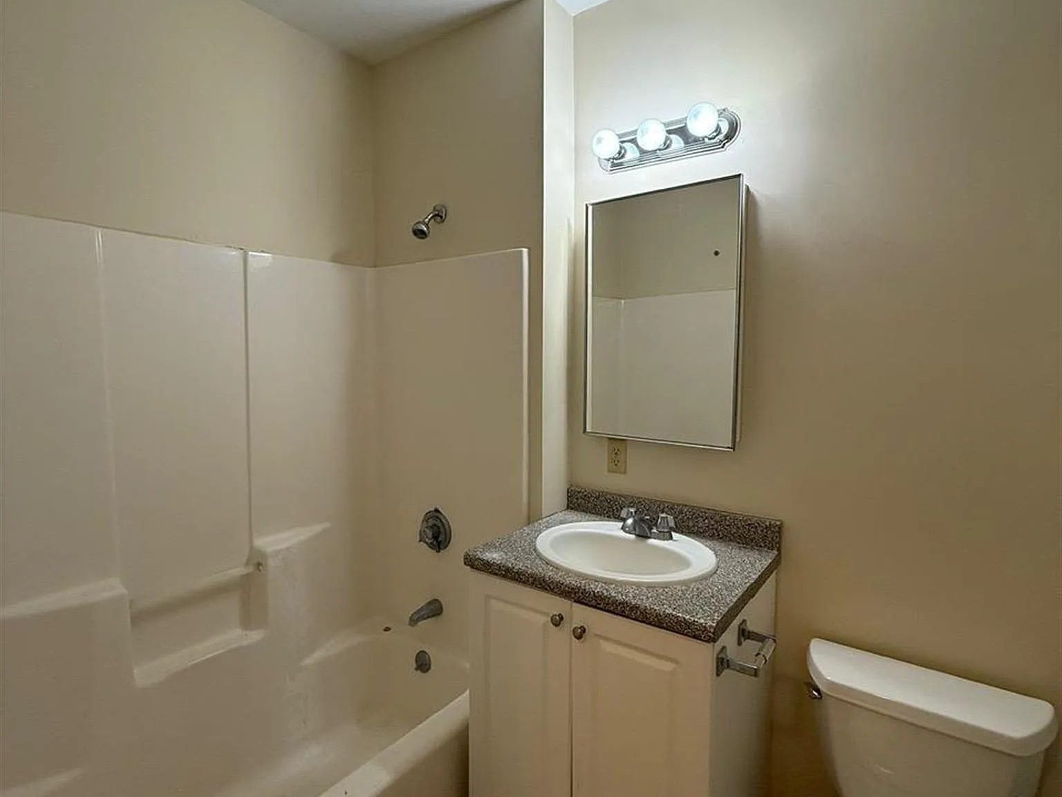 Studio, 280 sqft, $1,900 — Photo 3