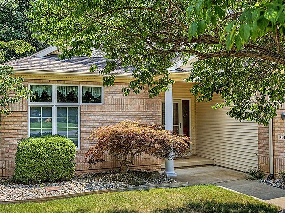 3rd image of 3015 S Wooddale Dr