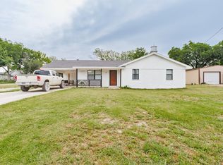 510 N Proctor St, Alvord, TX 76225