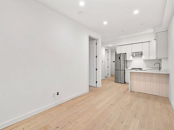 3rd image of 66 E 127th St #5