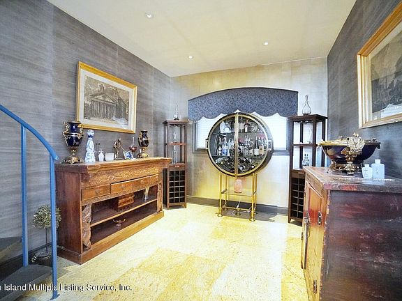 4th image of 35 Hanover Ave