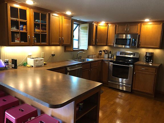 3rd image of 113 Hollyridge Ln