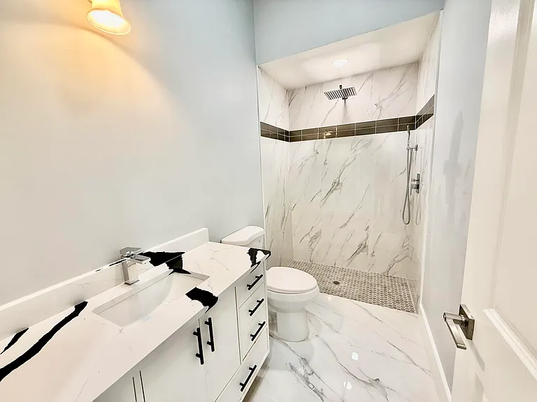 660 NE Moss Rose Pl — Photo 15