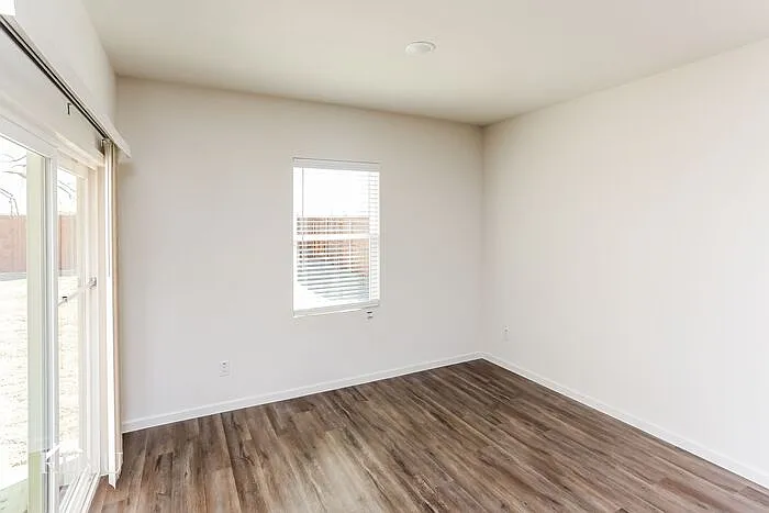471 London Dr — Photo 8
