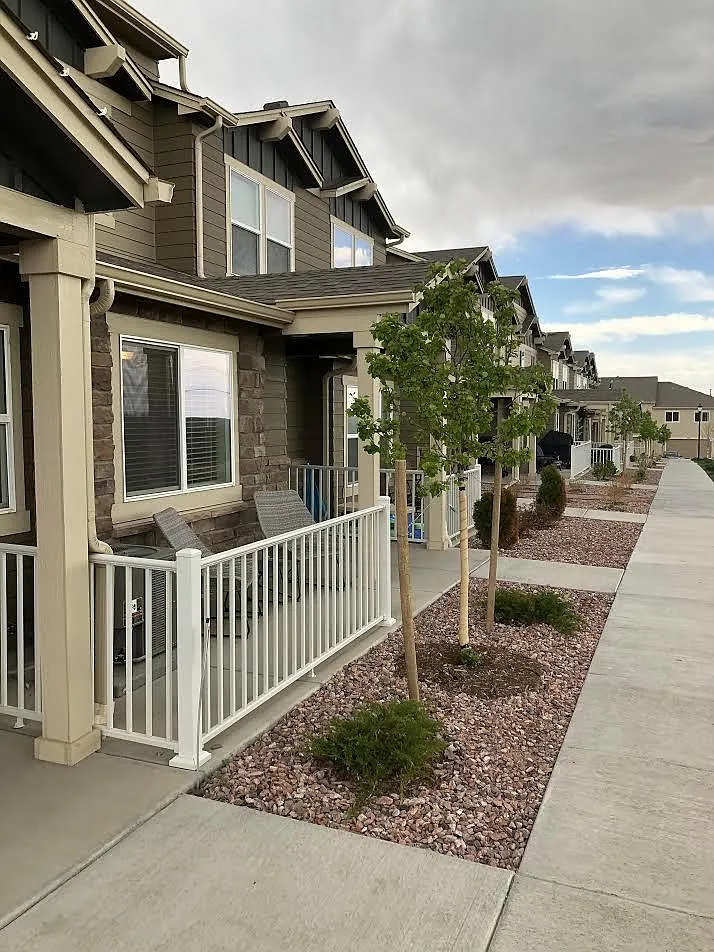 3 bed, 2.5 bath, 1692 sqft, $1,950 — Photo 2