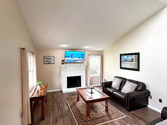 3rd image of 1355 Chestnut Knl