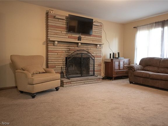 5th image of 8661 Carmichael Dr
