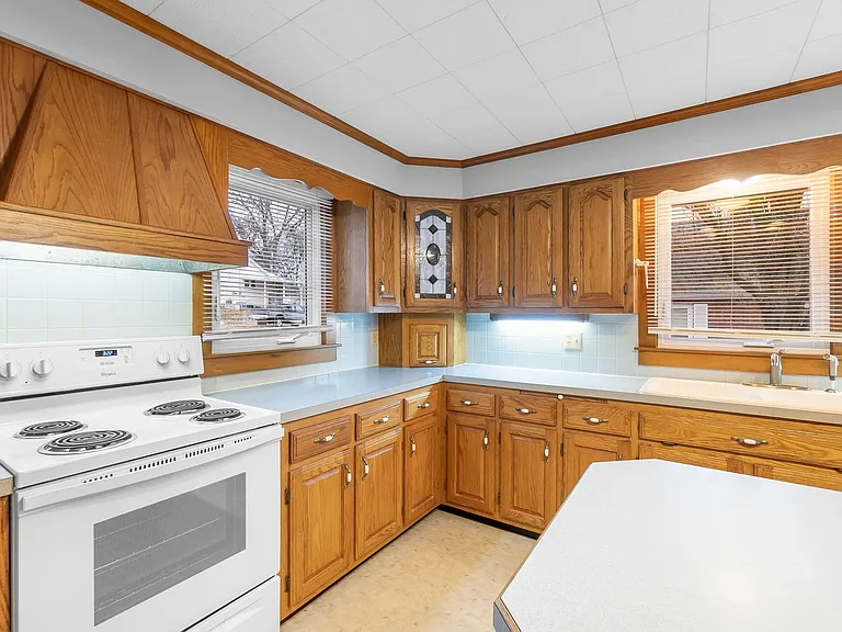 223 Daisy Ave — Photo 11