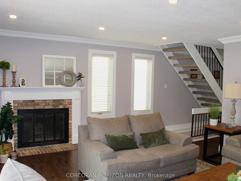 26 Winding Woods Cres W — Photo 3