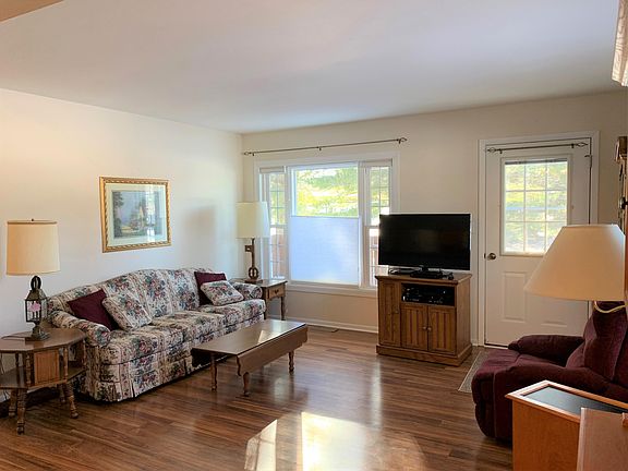 2nd image of 109 Canterbury Ln