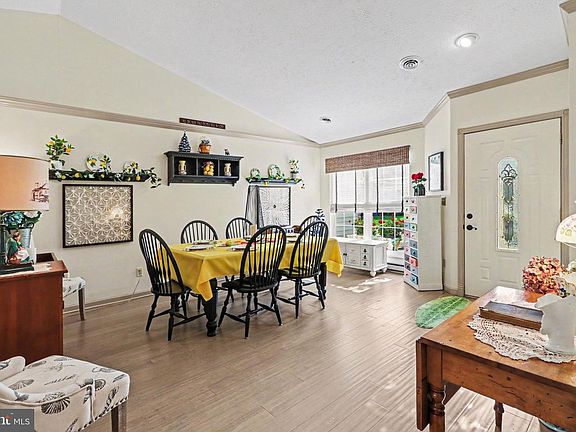 5th image of 39 Greenspring Dr