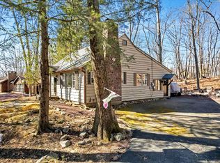 131 Crest Dr, Lake Harmony, PA 18624