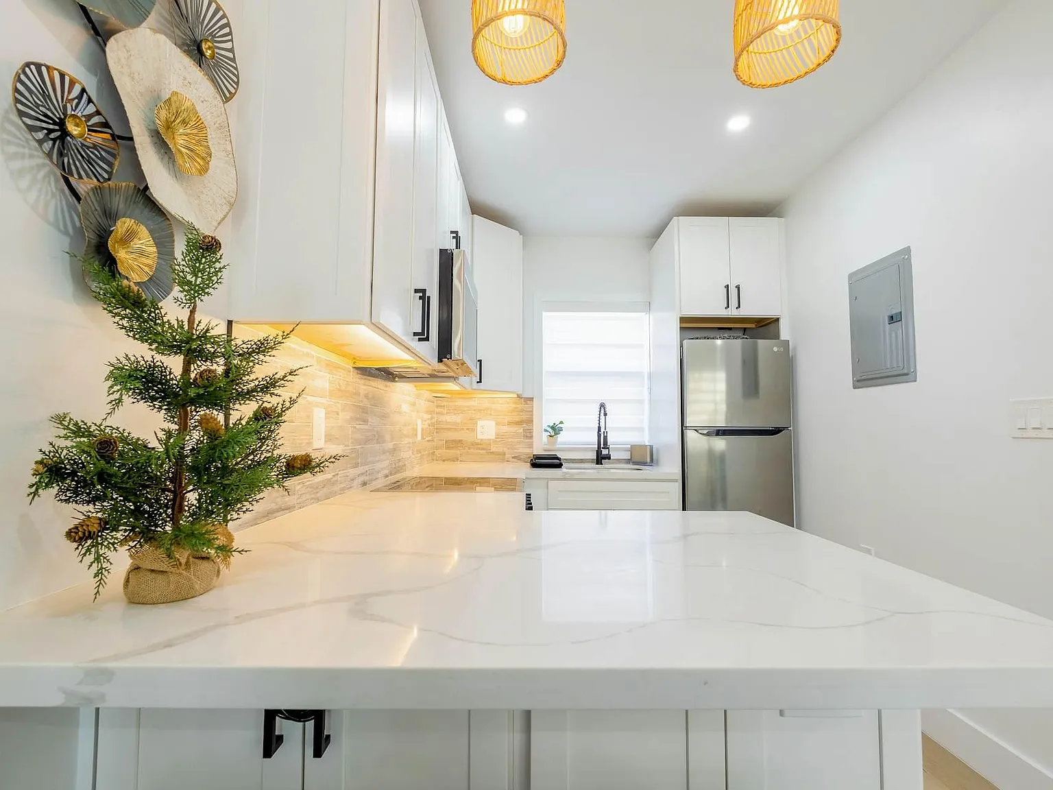 1 bed, 1.0 bath, 430 sqft, $1,949 — Photo 3