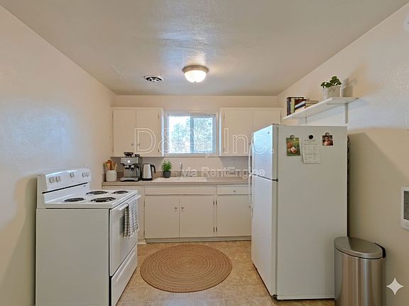 4th image of 960 NW Cleveland Ave APT 12
