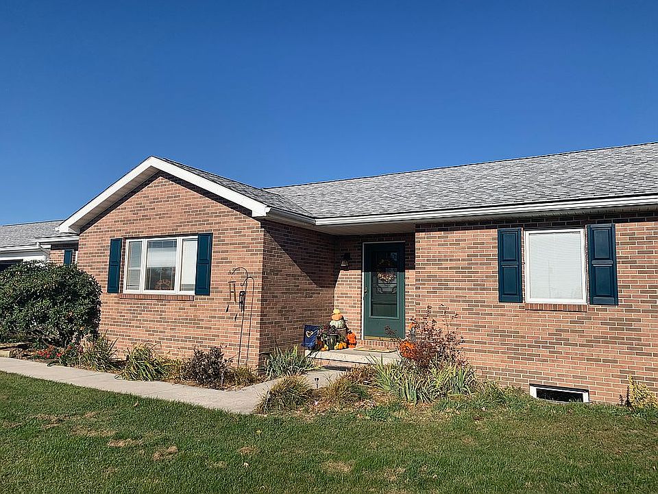 2nd image of 252 Chelsea Ln