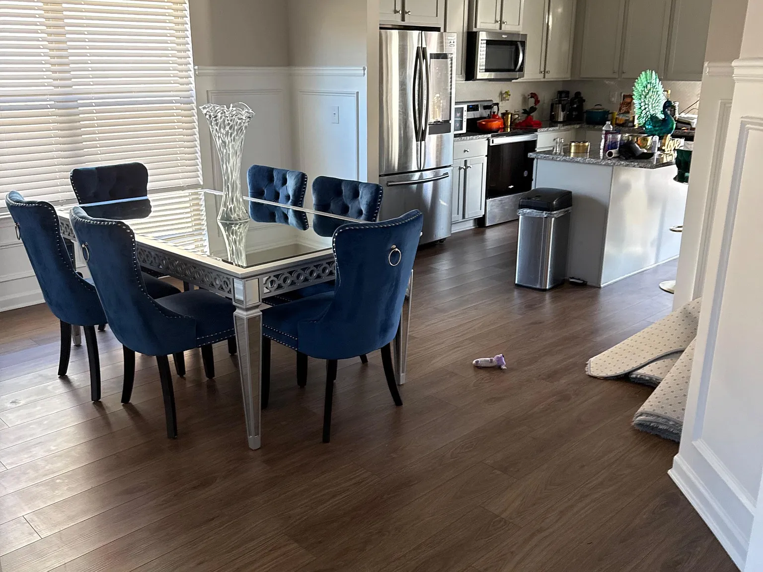 2 bed, 2.0 bath, 2800 sqft, $819 — Photo 4