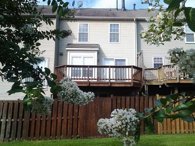 3 bed, 1800 sqft, $2,700 — Photo 2