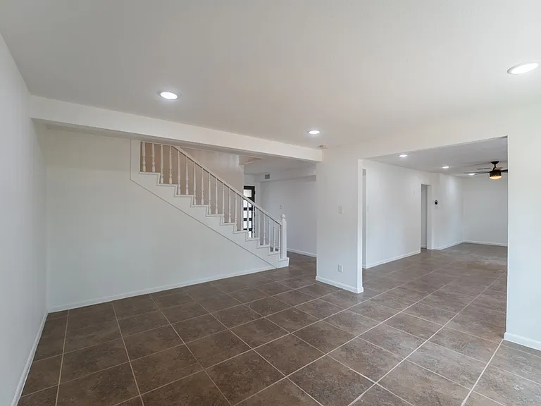 1307 Berkshire Dr — Photo 6