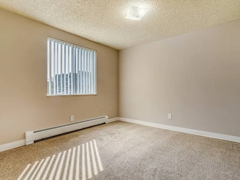 Bridge Square Apartments — Photo 18