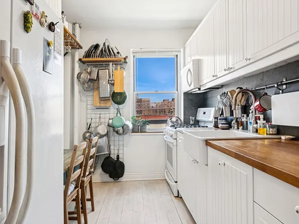 550 Grand Street image 6 of 18