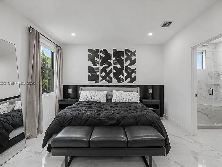 2320 SW 14th St — Photo 28