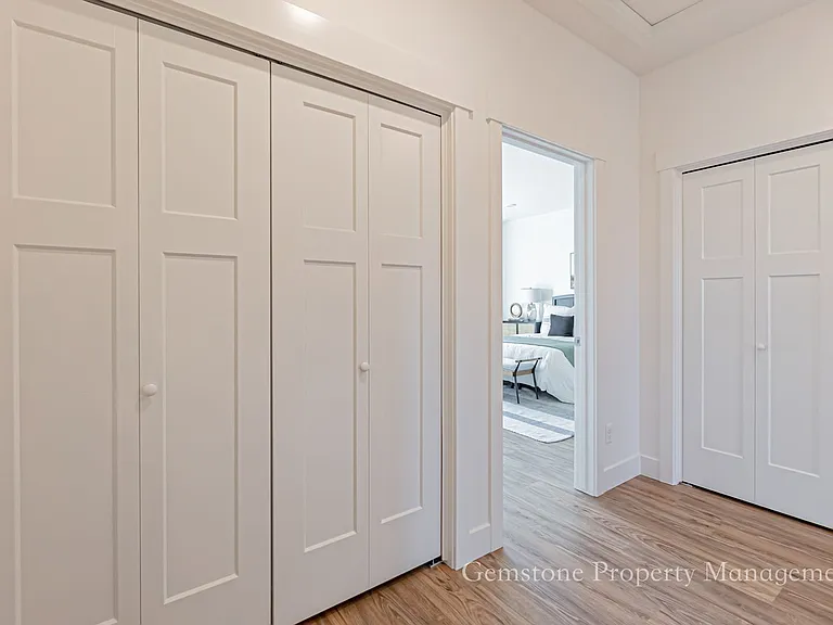 528 Harvester Ave — Photo 15