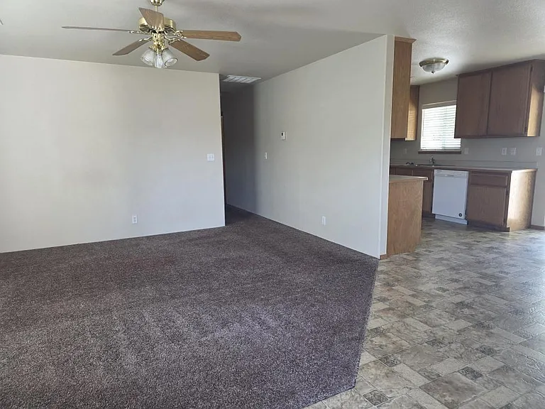 810 SW Oak St — Photo 2