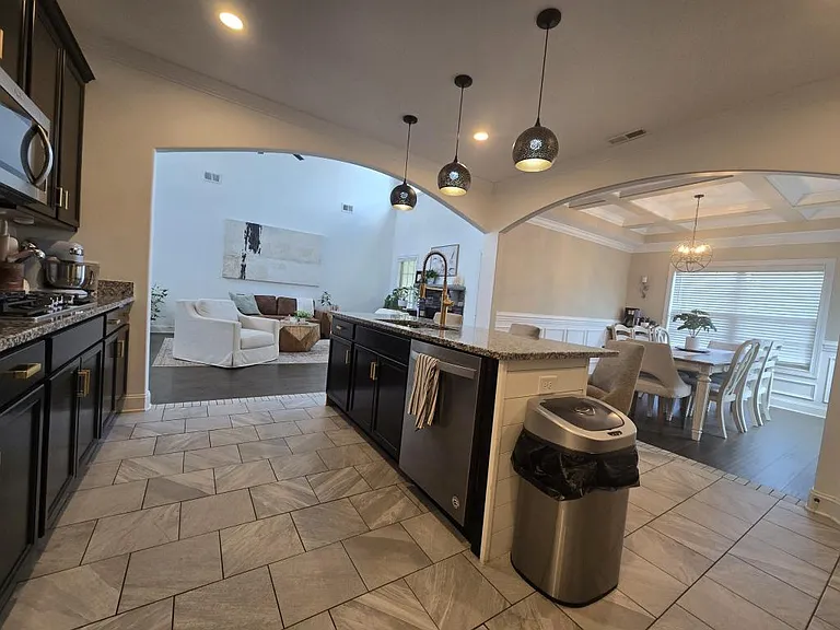 425 Veronica Ct — Photo 7