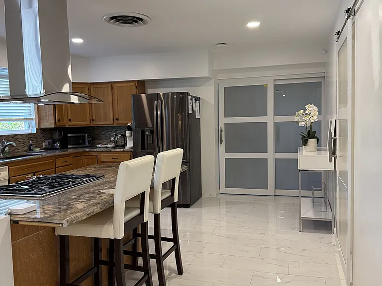 1546 N Magnolia Ave — Photo 1