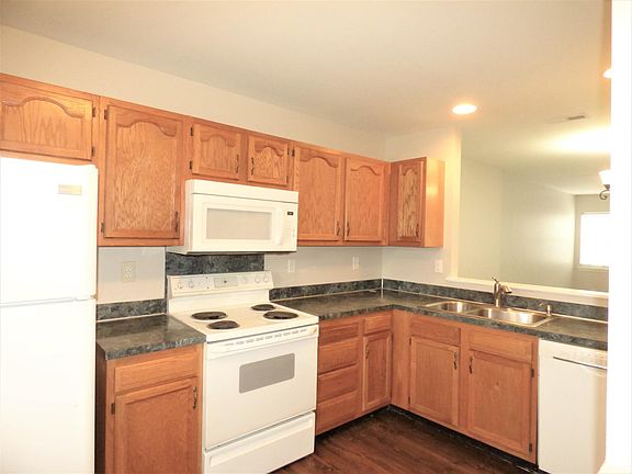 3rd image of 3856 Mosscroft Ln