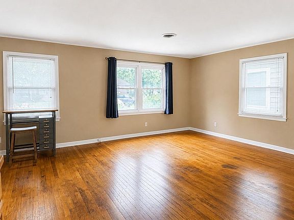 4th image of 1444 E 24th Ave