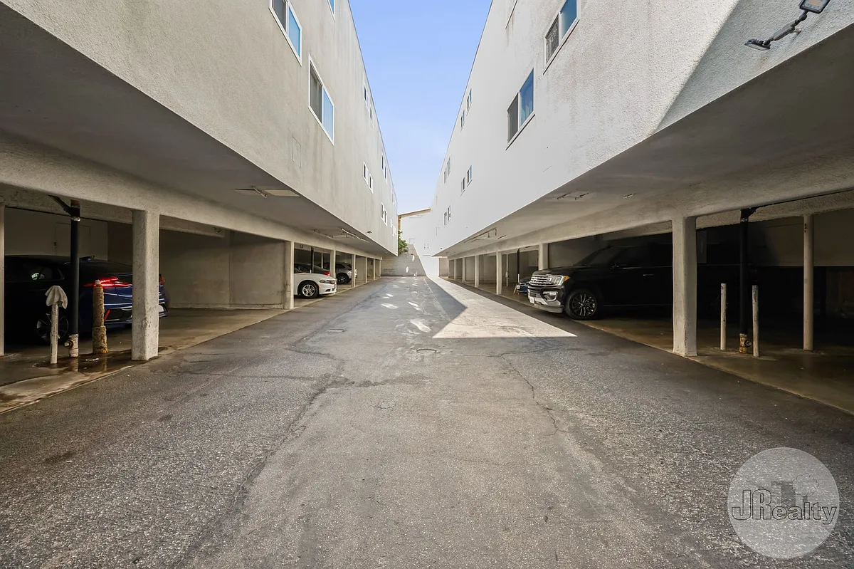 Building Photo - Castellana 2