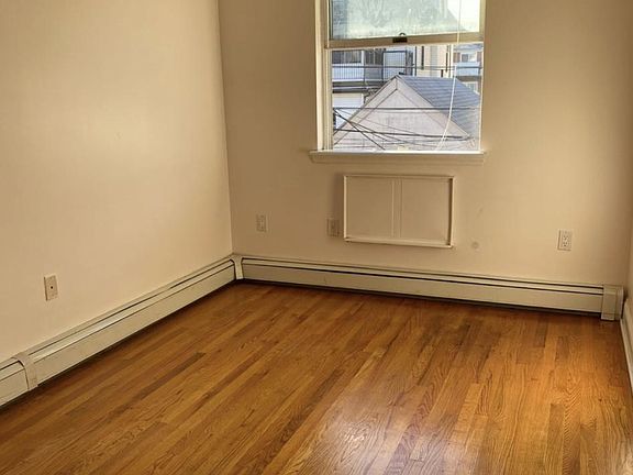 4th image of 190 Bay 29th St #2