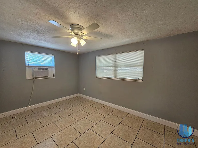 9210 Pegasus Ave — Photo 10