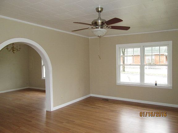 5th image of 181 E Lake St
