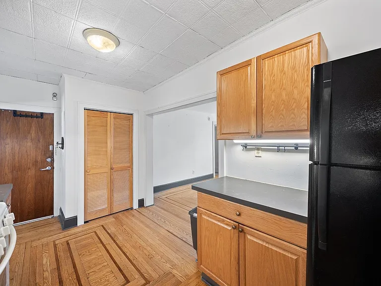 107 Monroe St #3 — Photo 8