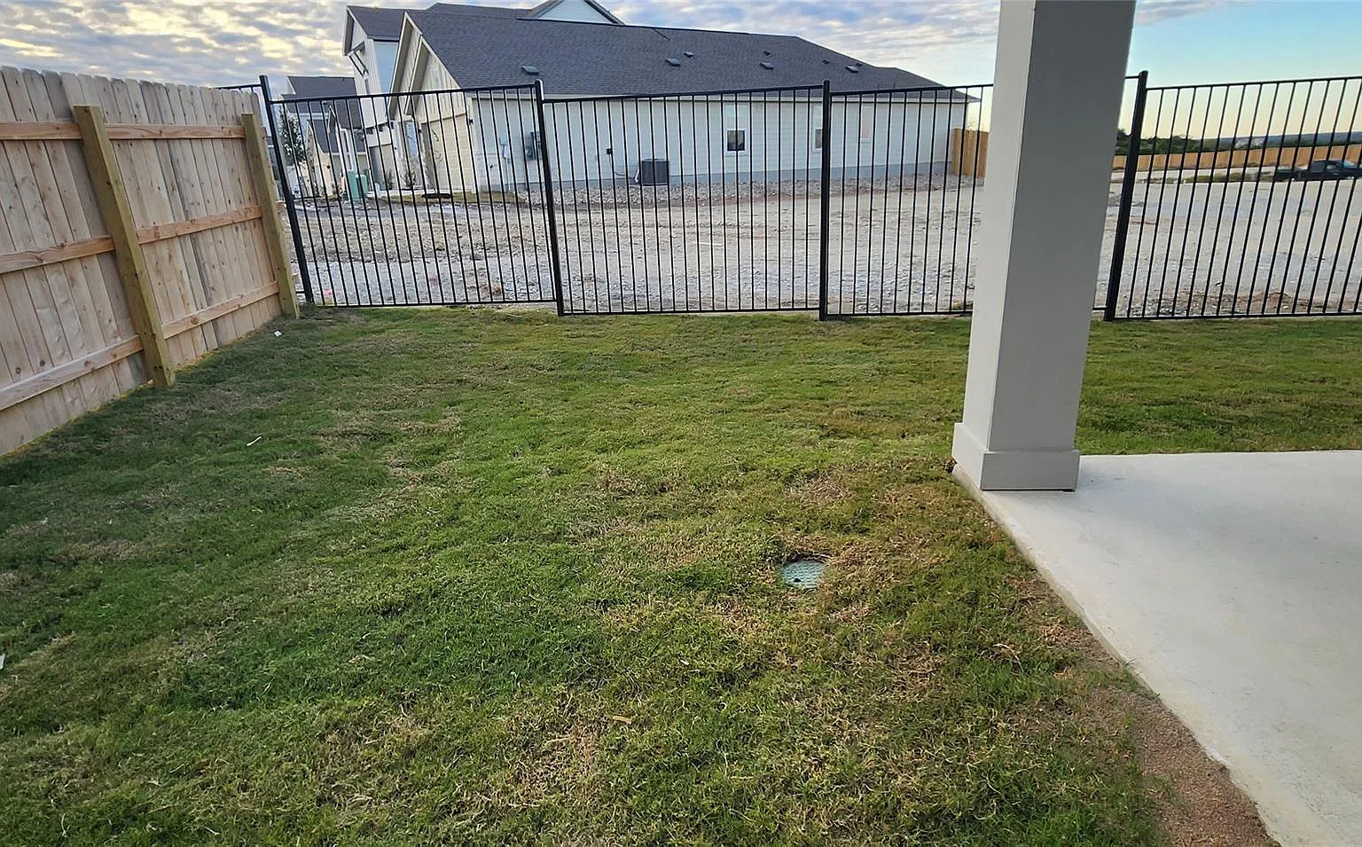 4 bed, 2.5 bath, 1705 sqft, $2,399 — Photo 3
