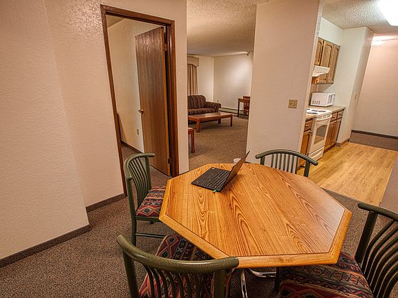3rd image of 412 Wedgewood Dr APT L27