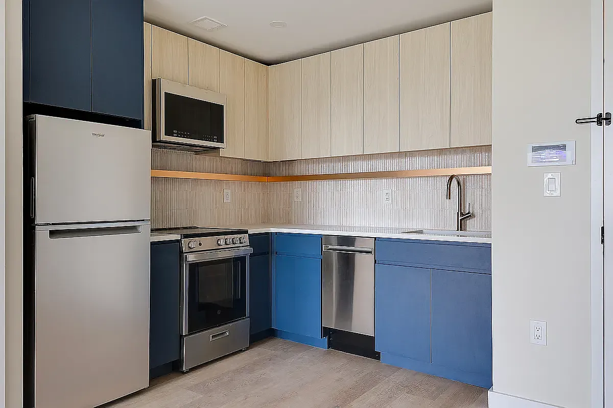100 South 9th Street — Photo 2