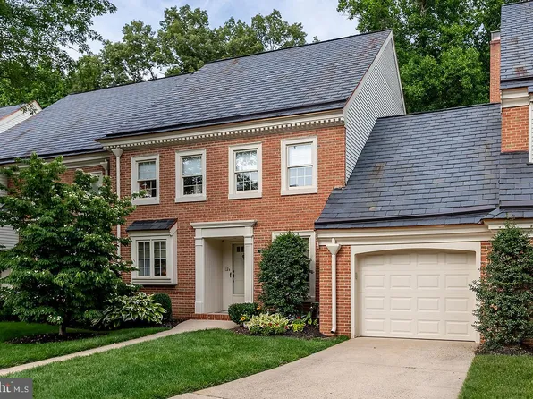 113 Foxwood Dr, Moorestown, NJ 08057
