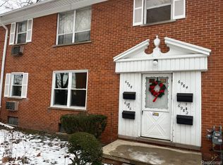 6986 Town Ln, Dearborn Heights, MI 48127