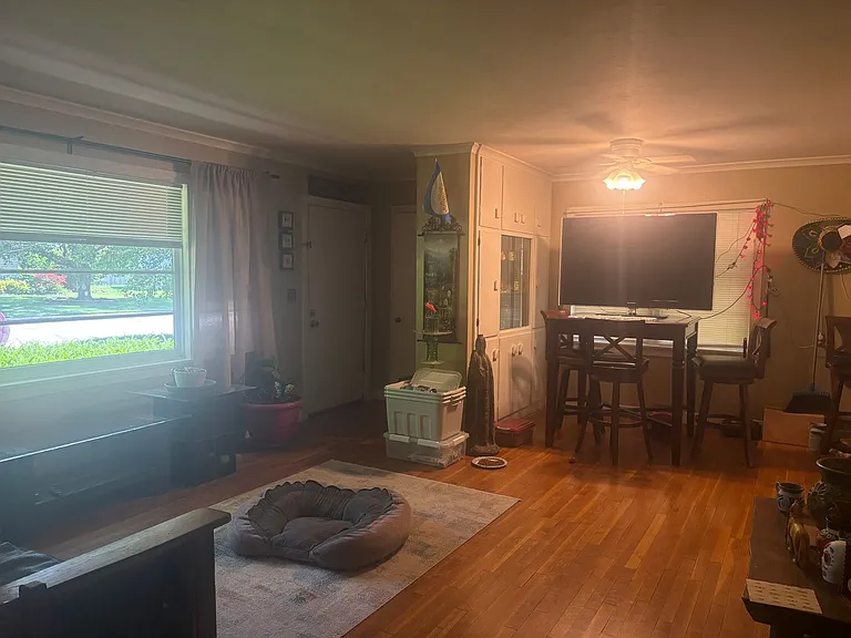 1109 E Linwood Dr — Photo 3